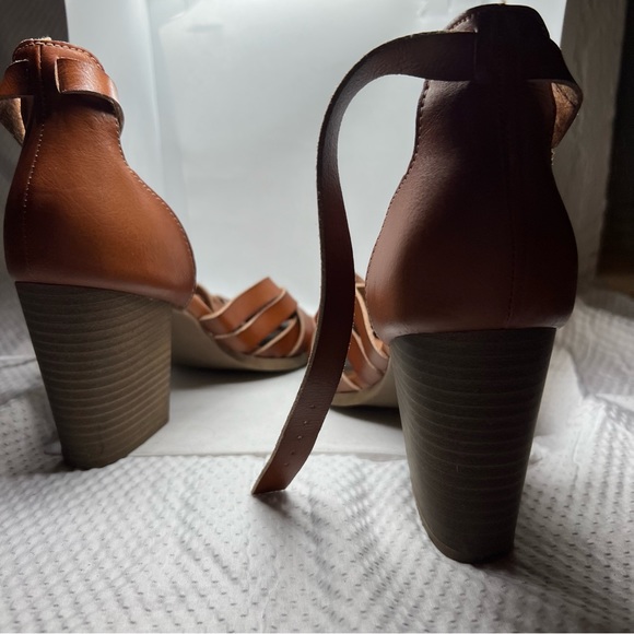 Universal Thread Brown Strappy Heeled Sandals, stacked heels, sz 8 - Picture 8 of 10